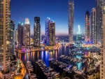La noche en el puerto de Dubai