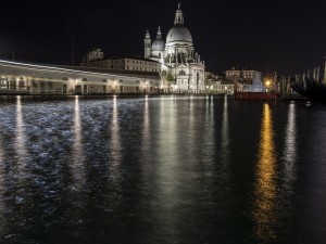 Postal: La noche en el canal de Venecia