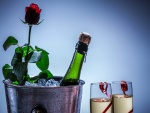 Copas y botella de champán para una noche romántica