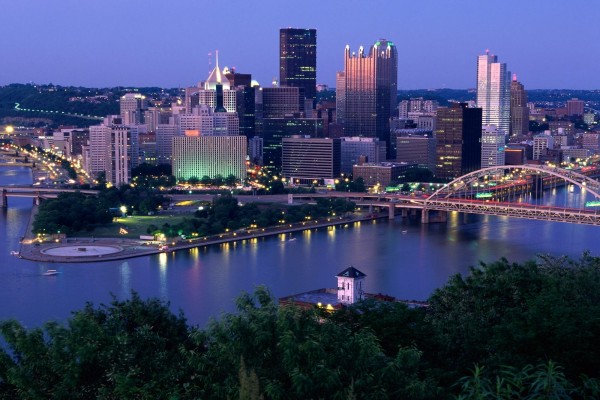 Pittsburgh vista al anochecer (Pensilvania)