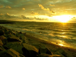 Postal: Bonito atardecer en la playa