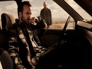 Postal: Jesse esperando a Walter dentro del coche (Breaking Bad)
