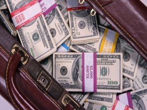 Postal: Dinero en  una maleta