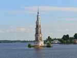 Campanario de la iglesia de San Nicolás sumergido en el embalse de Úglich (Rusia)