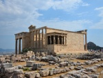 El templo Erecteion en la Acrópolis de Atenas (Grecia)