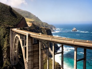 Postal: Puente en la costa oeste de California
