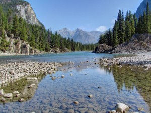Postal: Río en el Parque Nacional de Banff, Canadá