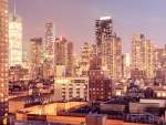 Edificios con luces en la ciudad de Nueva York