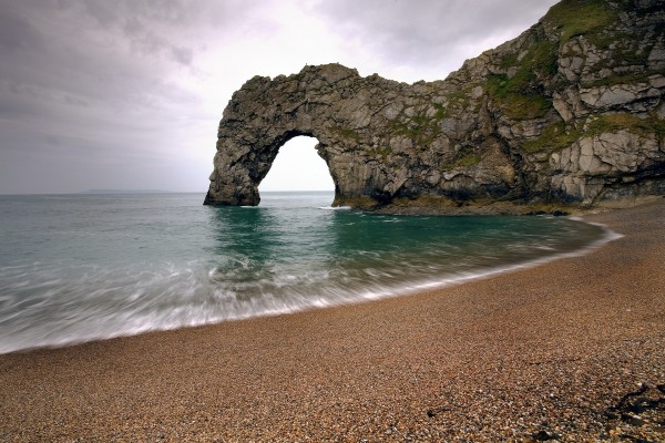Arco de piedra en la playa