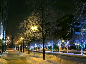 Postal: Nieve en la noche de la ciudad