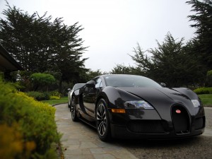 Espectacular auto deportivo Bugatti de color negro