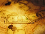 Dólares sobre un mapa