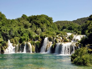 Postal: Impresionante salto de agua del río Krka, Croacia