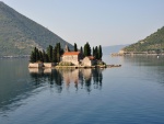Islote Sveti Dorde (Isla San Jorge)  en la bahía de Kotor, Montenegro