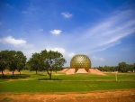 El templo Matrimandir, en Auroville (India)