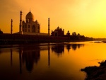Precioso atardecer en el Taj Mahal