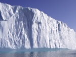 La pared de un gran iceberg