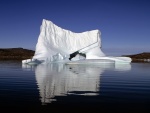 Un iceberg en aguas tranquilas