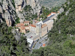 Postal: Vista de la Abadía de Santa María de Montserrat (Cataluña, España)