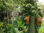 Escultura tallada en un arbusto del conejo amigo de Winnie the Pooh