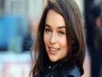 La guapa actriz Emilia Clarke