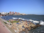 Mar revuelto en la costa de Montevideo