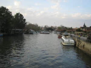 Postal: Embarcaciones en el  río Tigre (Buenos Aires, Argentina)