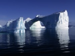 Arco formado en un iceberg