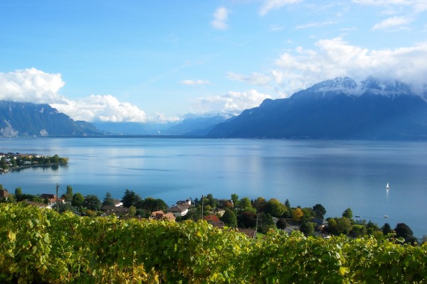 Población junto a un lago (Suiza)