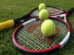 Raquetas y pelotas de tenis