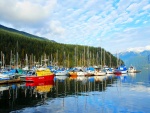 Barcos atracados en Deep Cove, Canadá