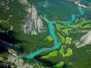 Vista aérea del Parque Nacional Banff  (Alberta, Canadá)