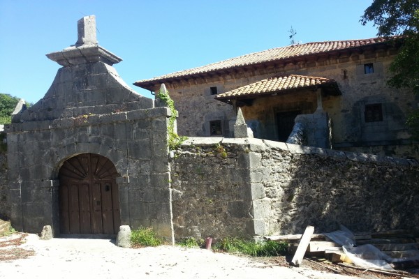 Antigua casa de piedra