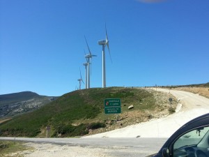 Postal: Generadores de viento en un límite regional