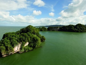 Postal: Maravillosas islas rodeadas de aguas verdes