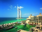 El hotel de lujo situado en el mar Burj al-Arab ( Dubái)