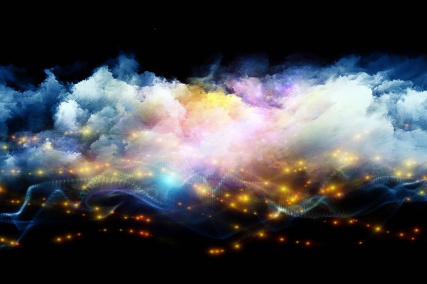 Luces entre las nubes de colores