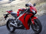 Moto Honda CBR 1000 de color rojo