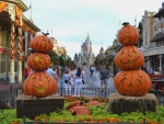Calle en Disney decorada por Halloween