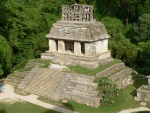 El Templo del Sol en el yacimiento de Palenque (México)