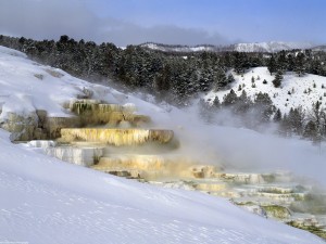 Postal: Cascada de agua helada en la nieve