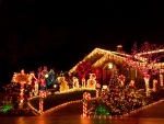 Casa con bonitas luces navideñas