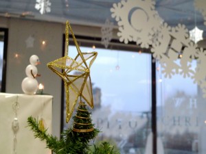 Decoración de Navidad en una oficina