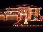 Casa con una gran decoración navideña