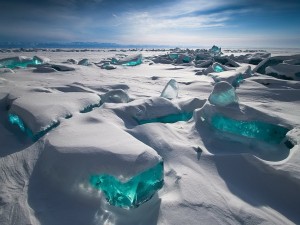 Postal: Hielo en el lago "Ojo azul de Siberia" (Siberia, Rusia)
