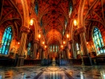 Vista interior de una catedral iluminada
