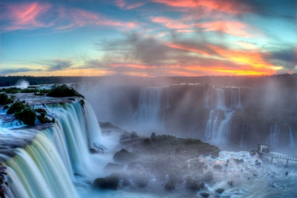Cataratas del Iguazú vistas al amanecer