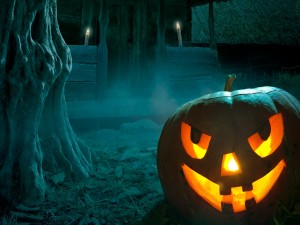 Postal: Calabaza gigante en la noche de Halloween
