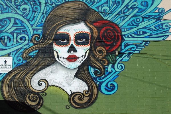 Arte urbano en México con un retrato de el "Día de Muertos"