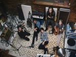 Los One Direction rodeados de instrumentos